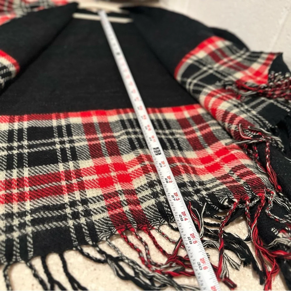 Super Soft & Cozy Reversible Extra Large Poncho Wrap Plaid Black Red White EUC